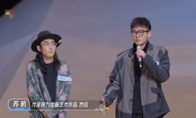 C罗2万人前亲吻沙特国徽!高举沙特围巾 名记:他愿意重返葡萄牙队